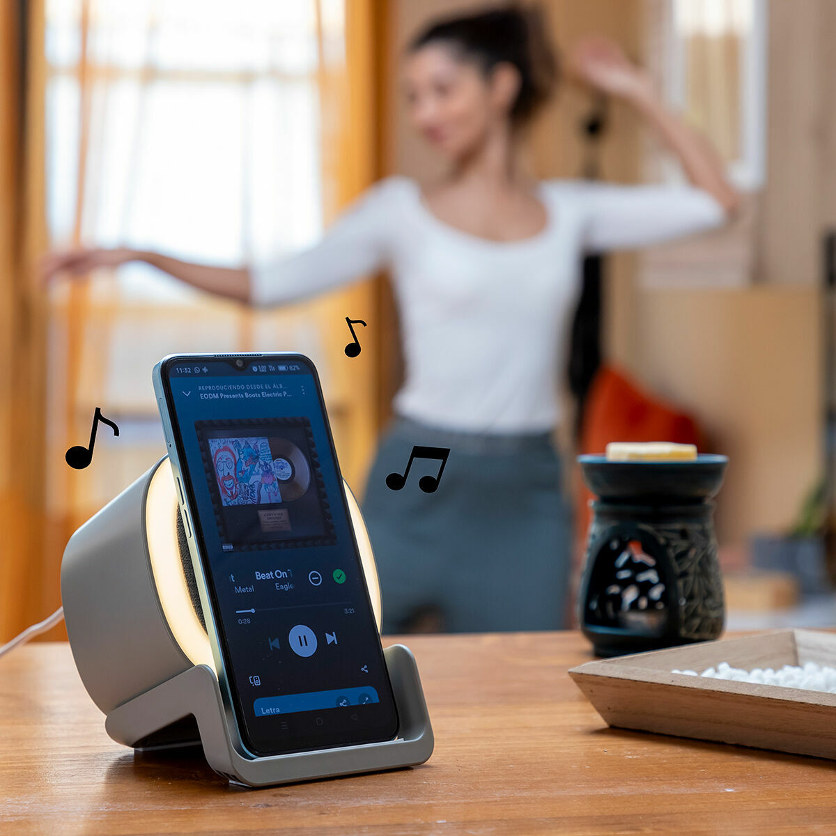 💡🔊  DESKORO | Enceinte-Chargeur Sans Fil avec LED Souwis InnovaGoods – Design, Innovation et Polyvalence